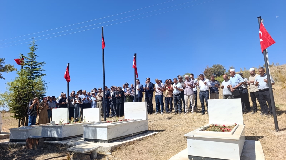 Tunceli'de teröristlerce şehit edilen 6 sivil ve 2 güvenlik korucusu anıldı