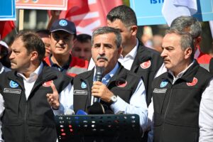 - "Hizmet üretmiyor, üretimden gelen gücümüzü de haklarımızı almak için