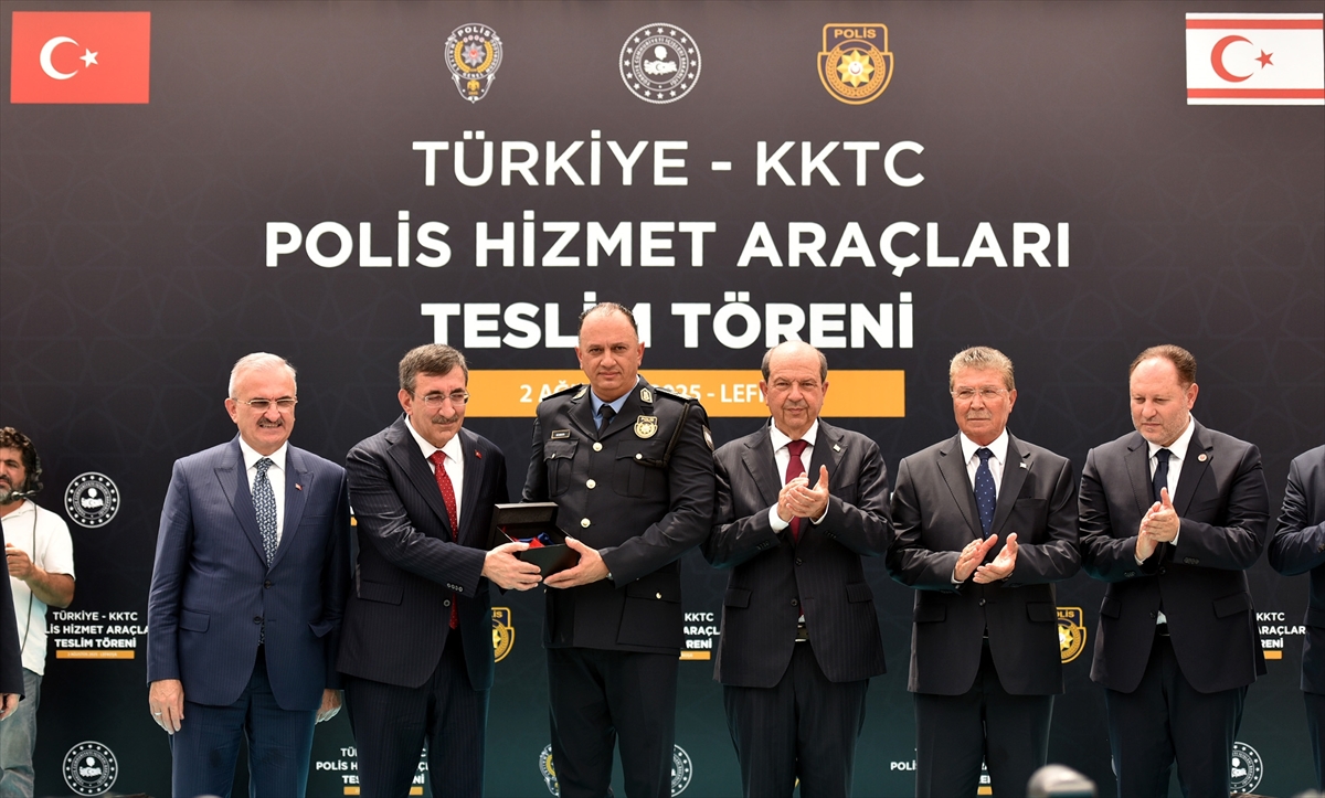 Türkiye, KKTC'ye polis ve itfaiye araçları hibe etti