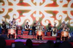 ÇOLPON-ATA (AA) – Türkiye'den İpek Yolu müzik topluluğu, Issık Göl'de