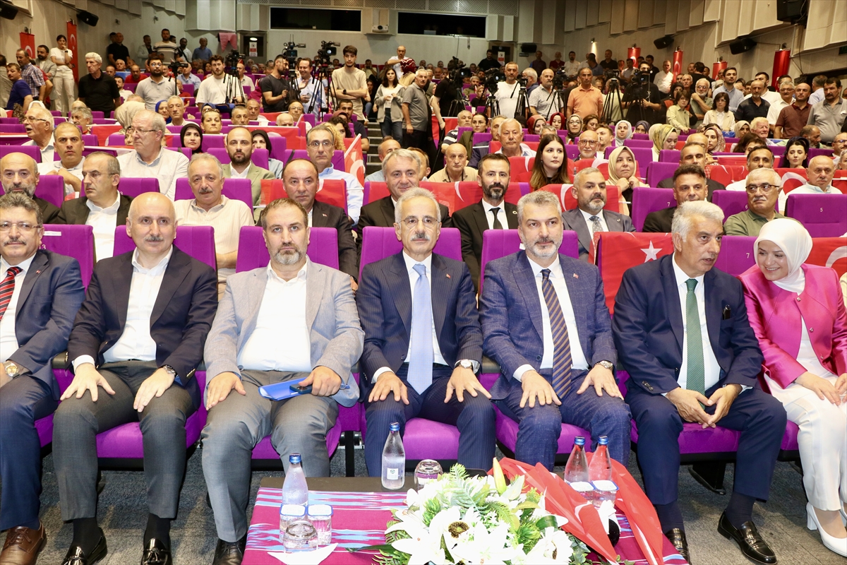 Ulaştırma ve Altyapı Bakanı Uraloğlu, AK Parti Trabzon Genişletilmiş İl Danışma Meclisi Toplantısı'nda konuştu: