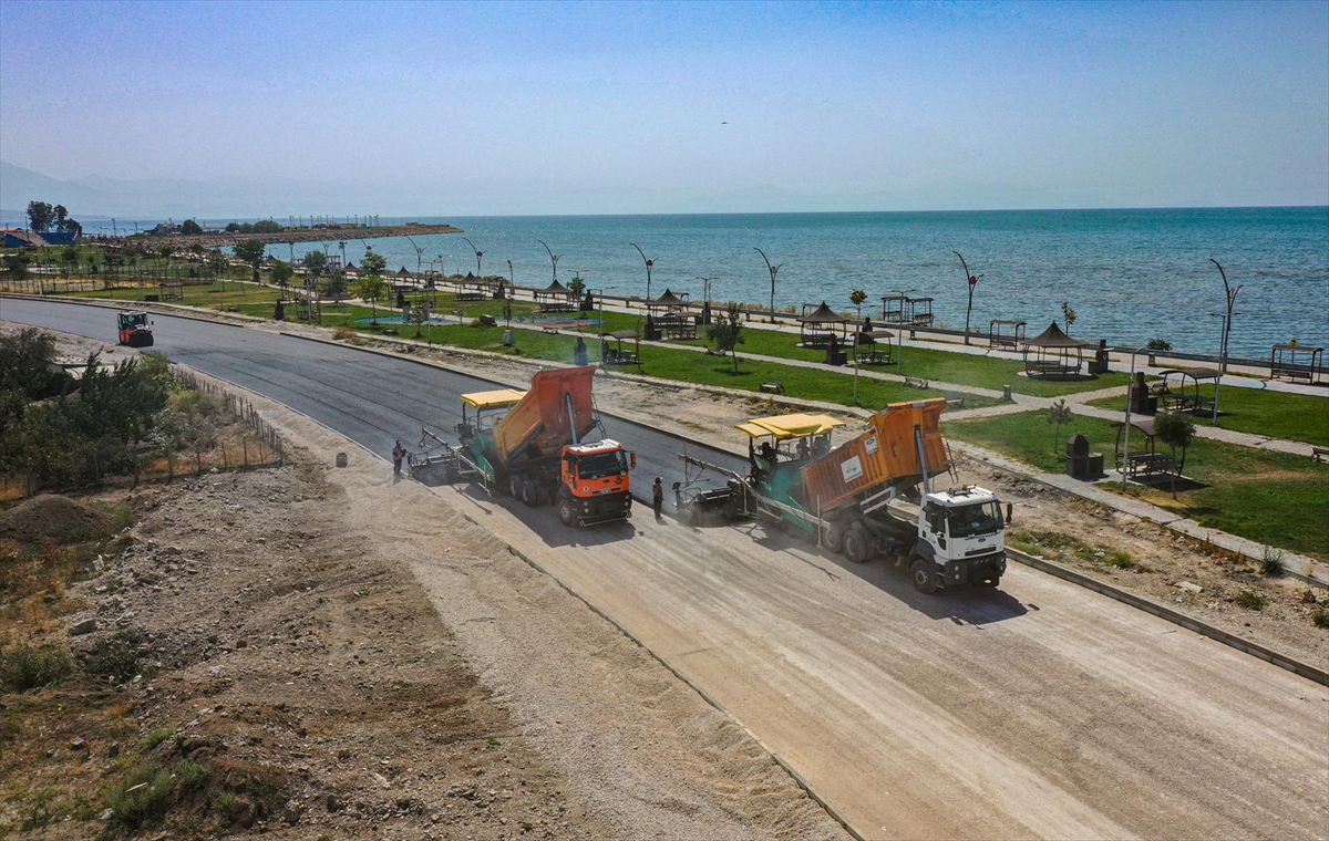 Van Gölü sahil yolunda 3. etap çalışmaları sürüyor