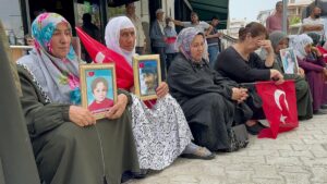 VAN (AA) – Van'da çocukları dağa kaçırılan aileler, DEM Parti