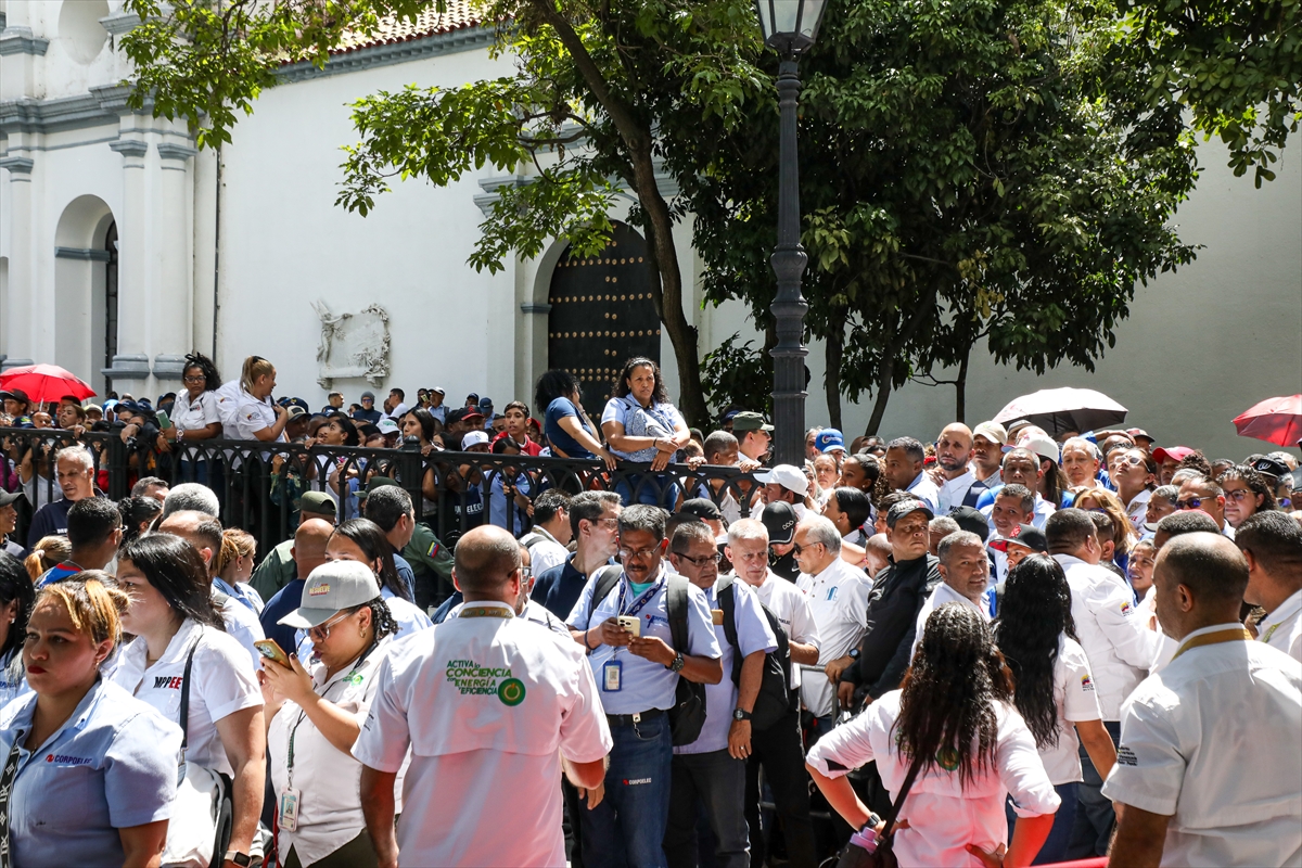 Venezuela'da yüzlerce kişi, Maduro'nun çağrısıyla Ulusal Bolivarcı Milis Gücü'ne kayıt yaptırdı
