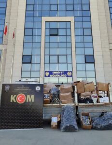 YALOVA (AA) – Yalova'da düzenlenen operasyonda çok sayıda kaçak elektronik