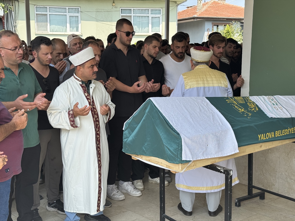 Yalova'da tıra arkadan çarpan motosikletin sürücüsü öldü