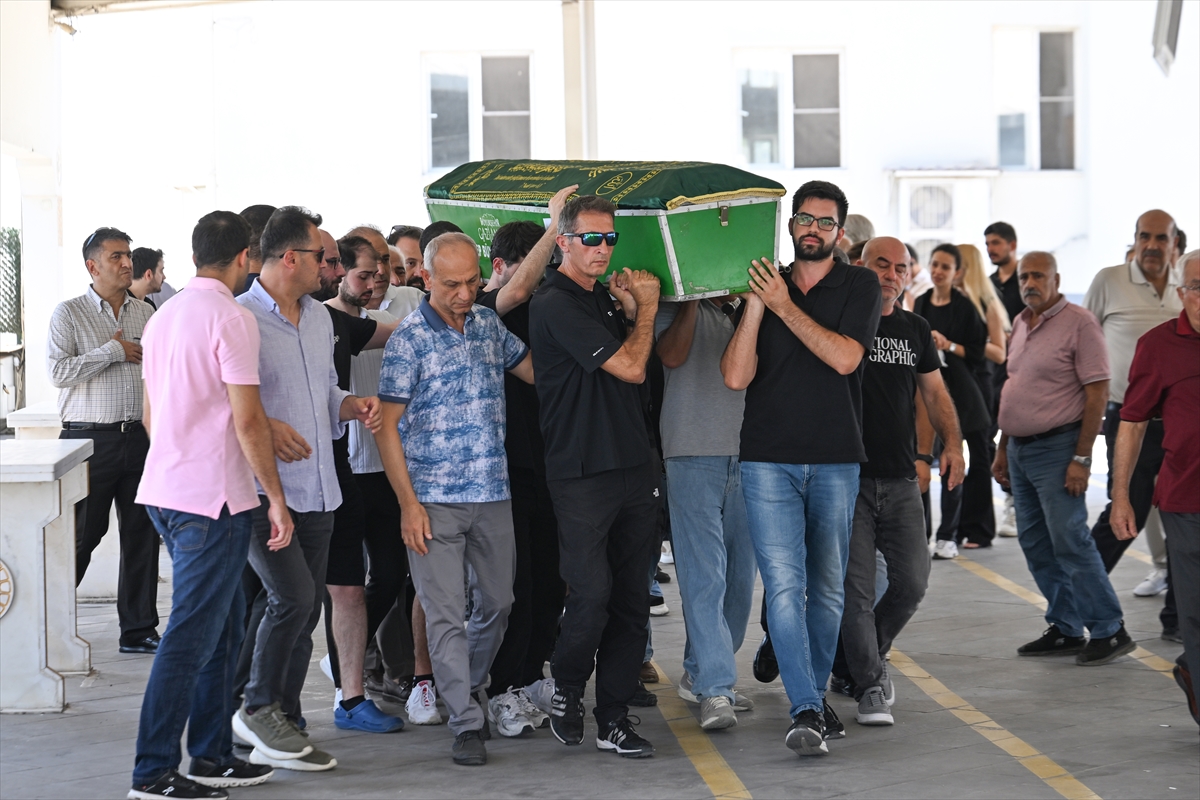 “Yamaç Paraşütü Dünya Kupası”nda geçirdiği kazada ölen sporcunun cenazesi Gaziantep'te defnedildi