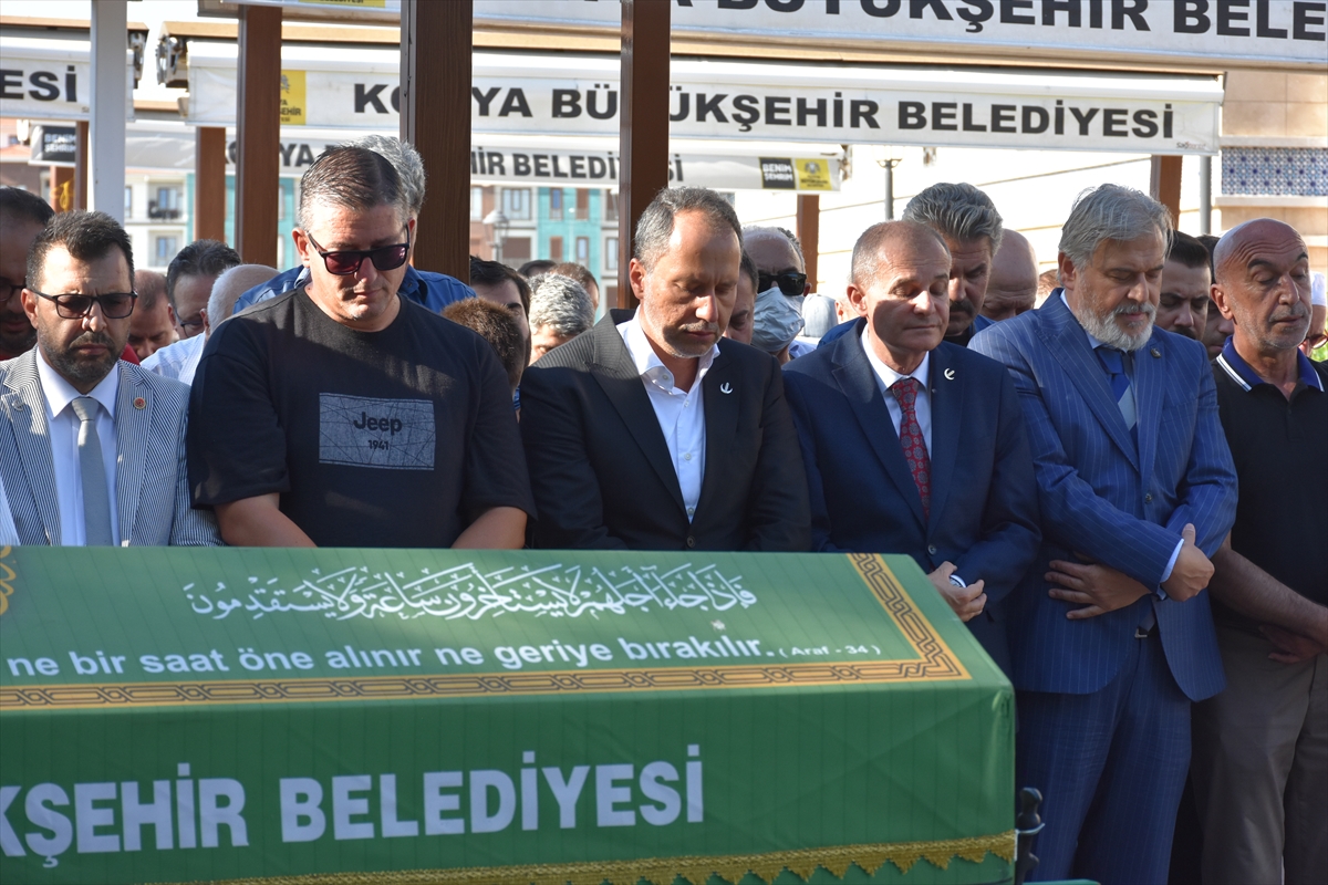 Yeniden Refah Partisi Genel Başkanı Erbakan, Konya'da cenazeye katıldı