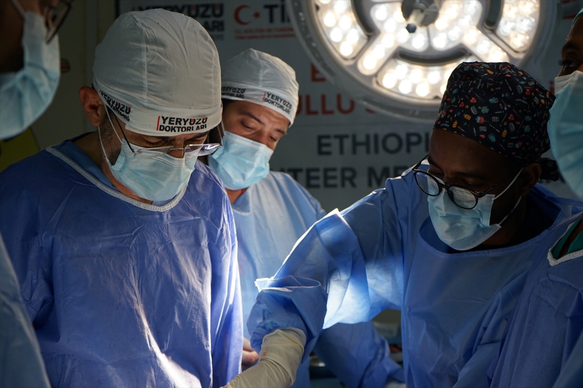 Yeryüzü Doktorları Derneğinin gönüllü sağlık ekibi Etiyopya sağlık kampını tamamladı