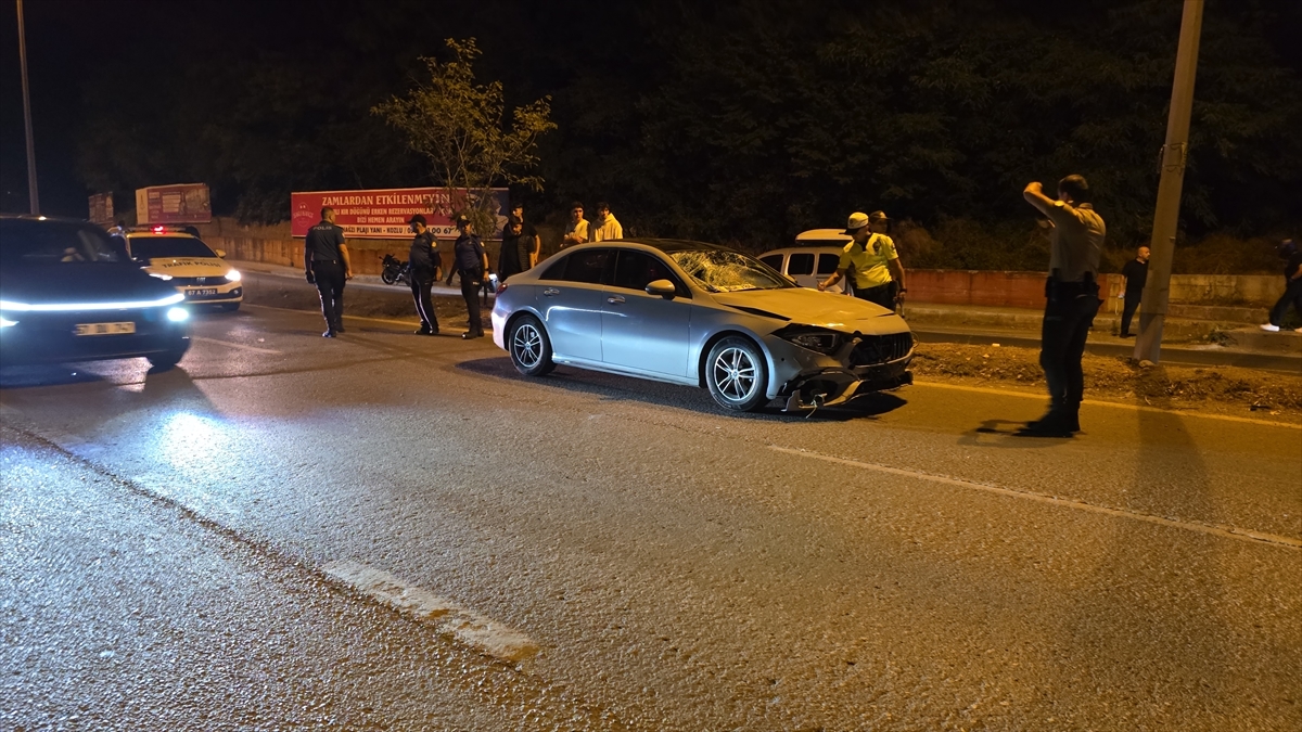 Zonguldak'ta otomobilin yayalara çarptığı kazada 3 kişi yaralandı