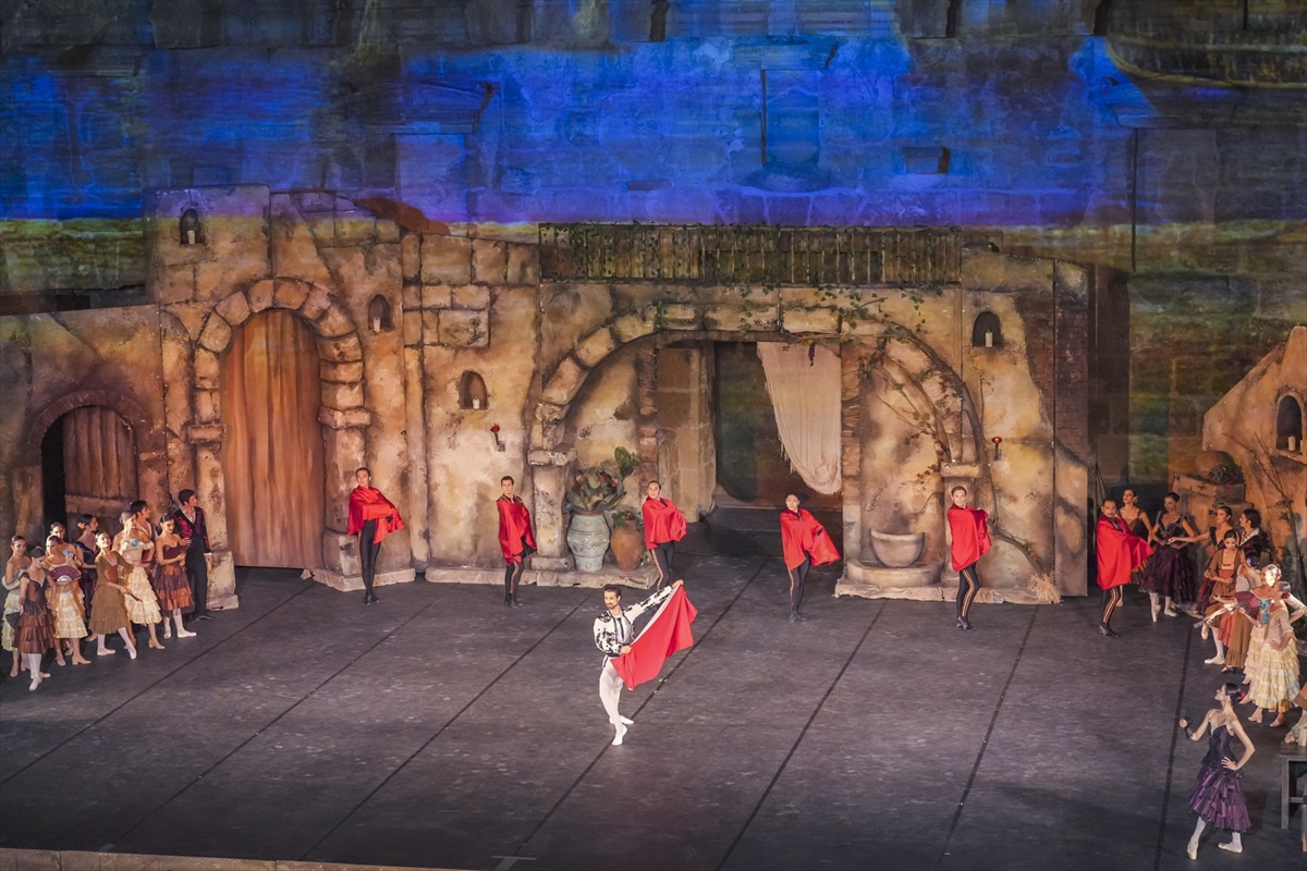 32. Uluslararası Aspendos Opera ve Bale Festivali'nde “Don Kişot” balesi sahnelendi