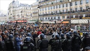 ANKARA (AA) – Fransa’da meclisten güvenoyu alamayan hükümetin düşmesinin ardından