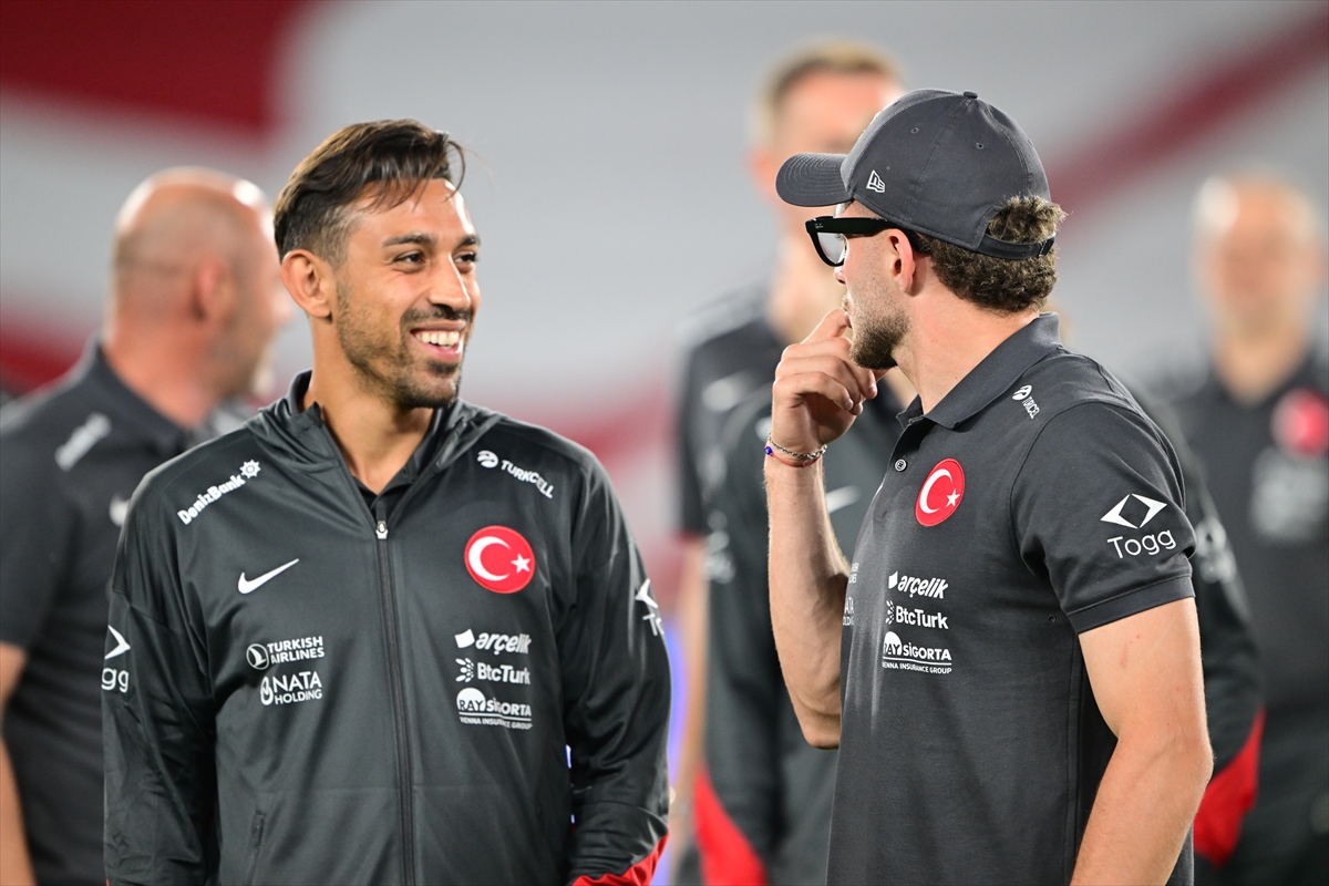 A Milli Futbol Takımı, Boris Paichadze Ulusal Stadı'nda yürüyüş yaptı