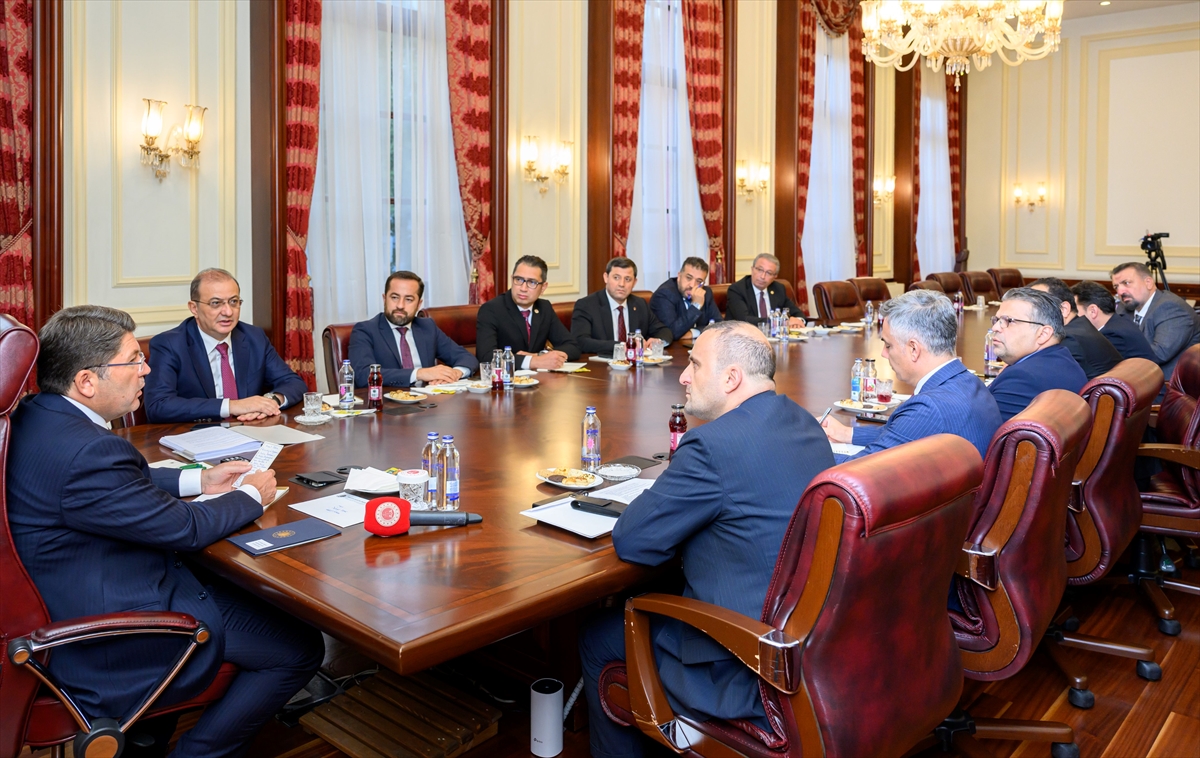 Adalet Bakanı Tunç, 11 ilin baro başkanı ile bir araya geldi