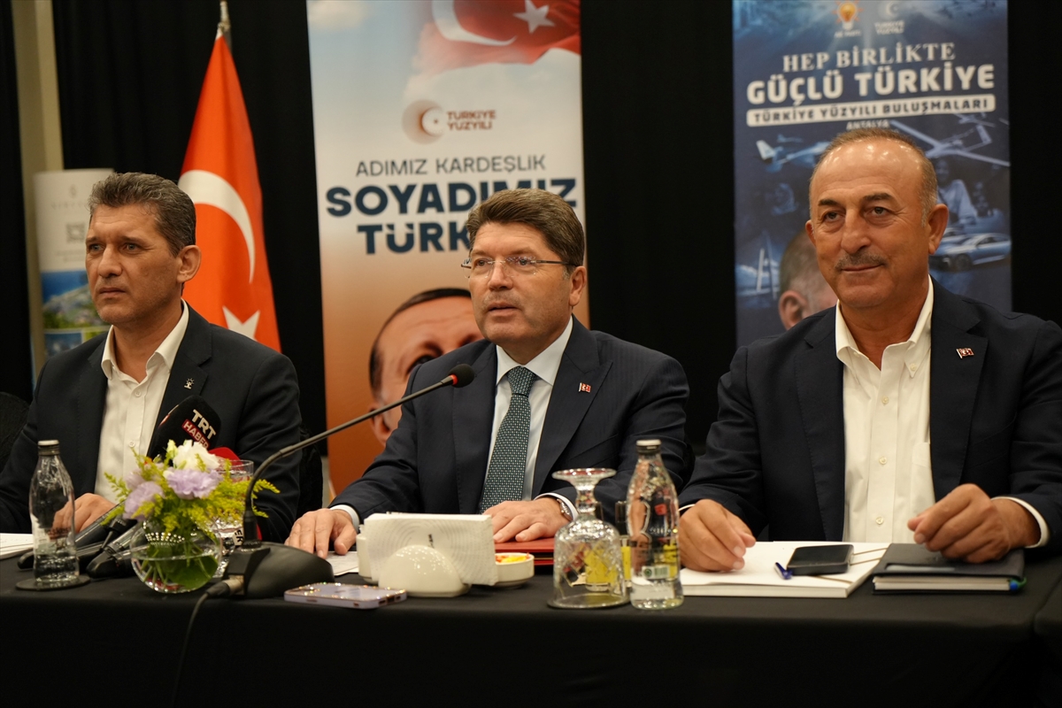Adalet Bakanı Tunç, Antalya'da avukatlarla buluştu: