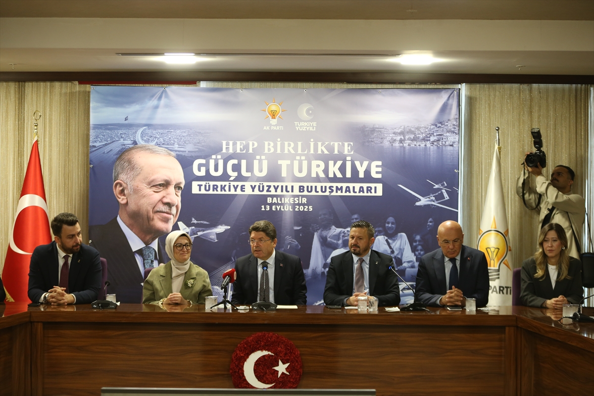 Adalet Bakanı Tunç, Balıkesir'de “Türkiye Yüzyılı Buluşmaları” programında konuştu: