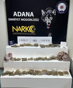 ADANA (AA) – Adana'da 5 kilo 90 gram esrar ele