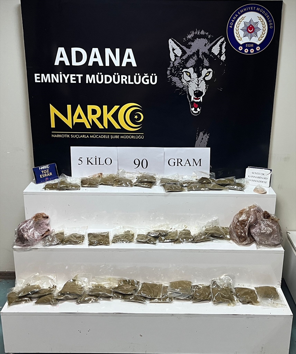Adana'da 5 kilo 90 gram esrar ele geçirilen hafif ticari araçtaki 2 zanlı tutuklandı