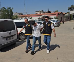 - Şüphelinin kafeden bilgisayar kasası ve bahşiş kutusu çalması güvenlik