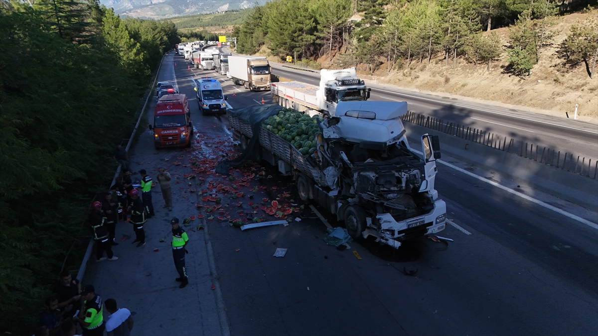 Adana'da iki tır çarpıştı 1 kişi yaralandı