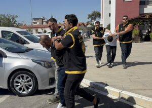 ADANA (AA) – Adana'da bir kişinin tabancayla öldürülmesiyle ilgili aranırken