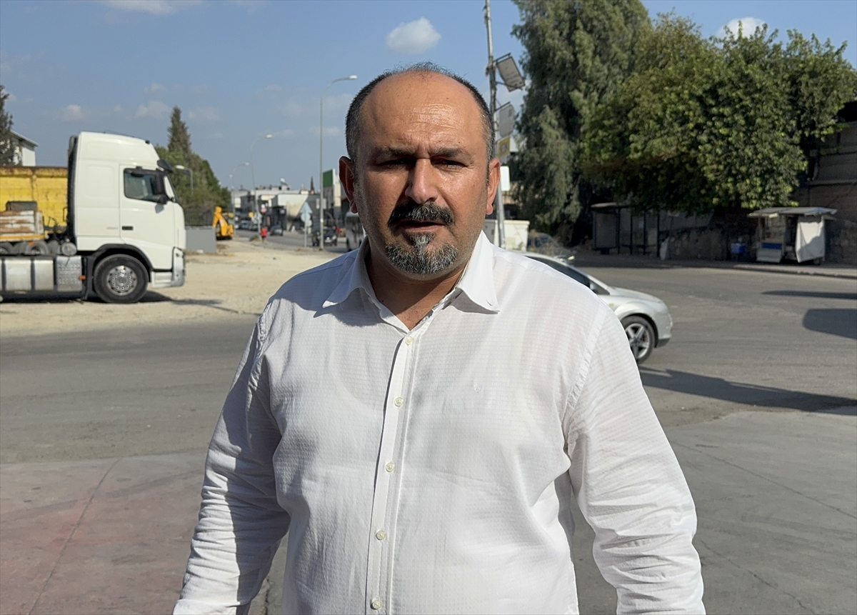 Adana'da sahipsiz köpeklerin çocuğu kovalaması güvenlik kamerasında