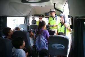 ADANA (AA) – Adana'da trafik polisleri, yeni eğitim öğretim yılının