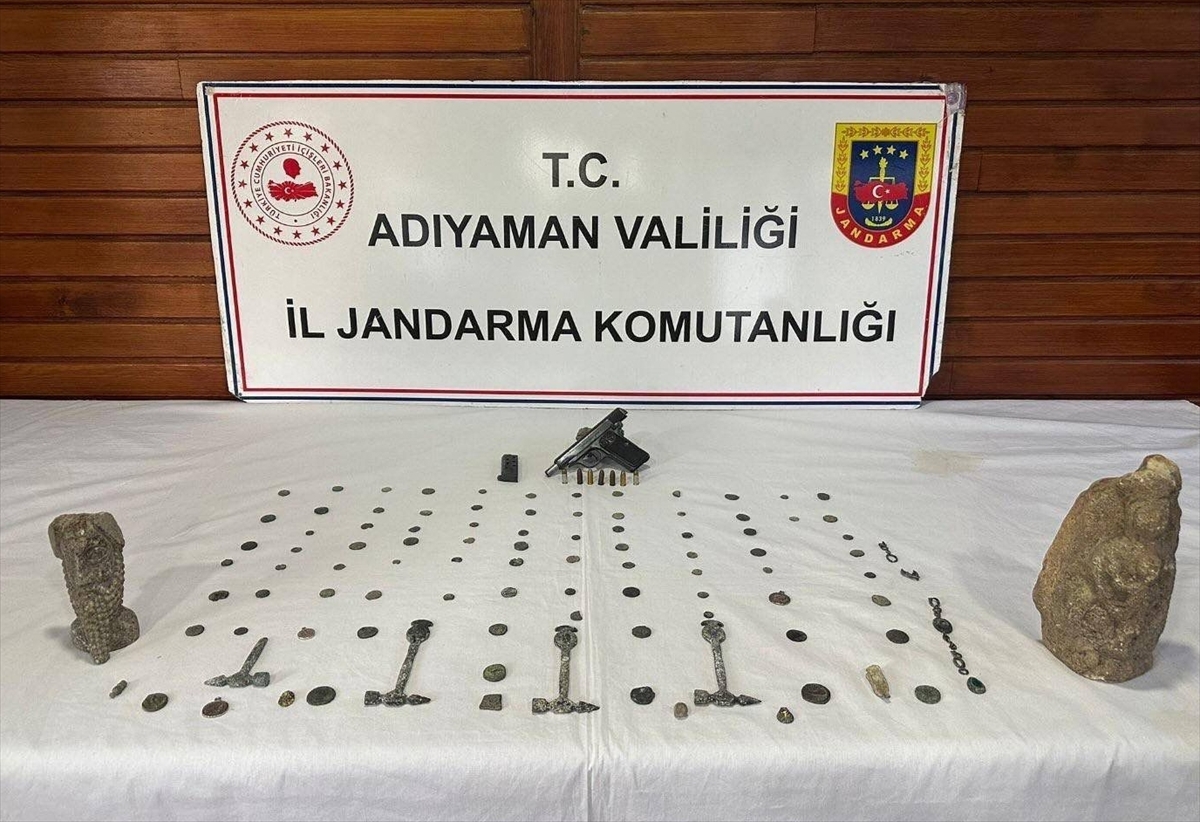 Adıyaman'da tarihi eser kaçakçılığı operasyonunda 4 şüpheli yakalandı
