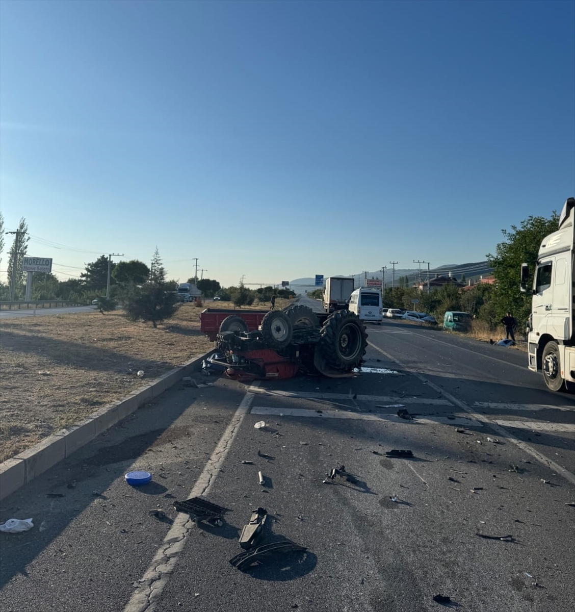 Afyonkarahisar'da otomobille çarpışan traktörün sürücüsü hayatını kaybetti
