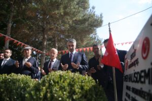 - "Biz büyük bir milletiz, her birimiz farklı hayatlara sahip