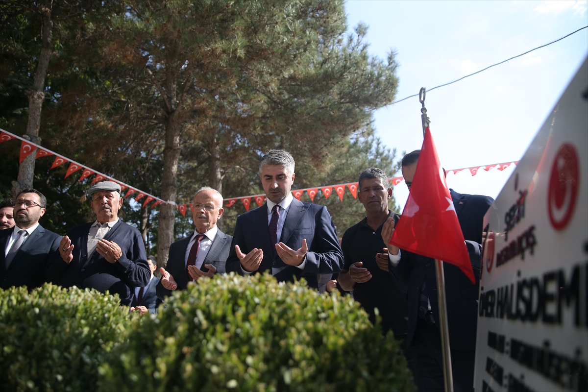Aile ve Sosyal Hizmetler Bakan Yardımcısı Tarıkdaroğlu, Niğde'de ailelerle bir araya geldi: