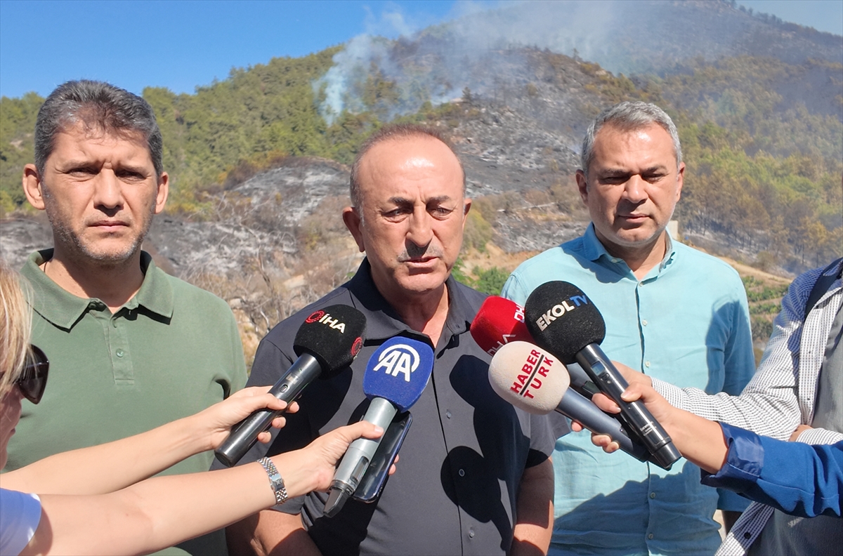 AK Parti Antalya Milletvekili Çavuşoğlu, Alanya'da yangın bölgesini ziyaret etti
