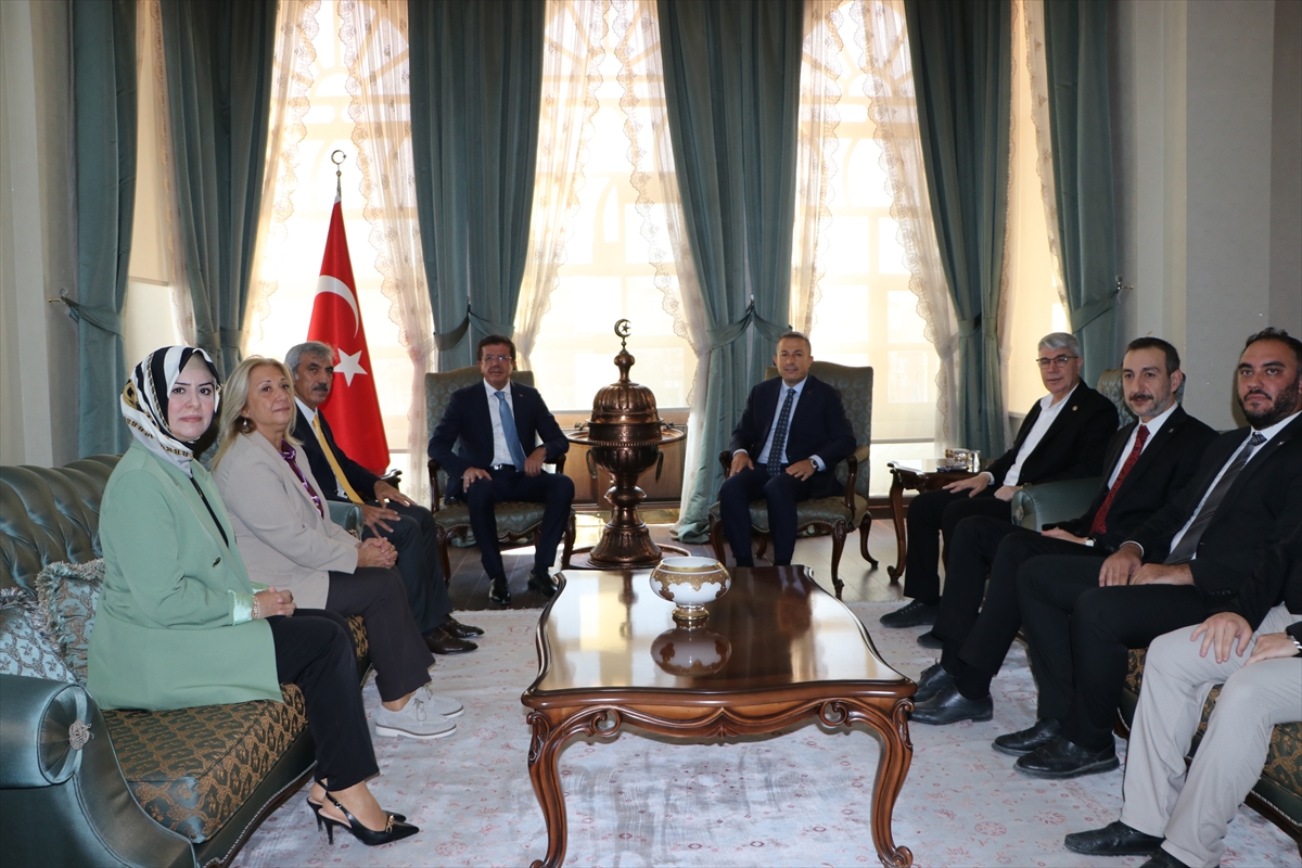 AK Parti Genel Başkan Yardımcısı Zeybekci, Kilis'te konuştu: