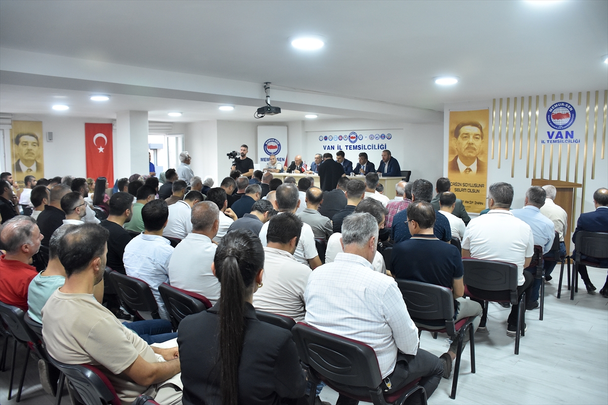 AK Parti Genel Sekreteri İnan, Van'da gençlerle buluştu: