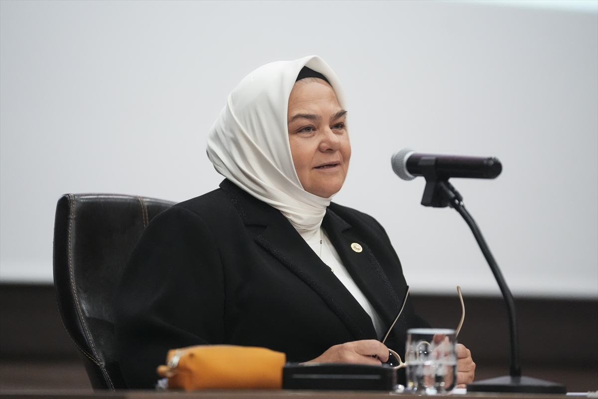 AK Parti Kadın Kolları Başkanı Ercan, İstanbul'da “STEM4HER” programında konuştu: