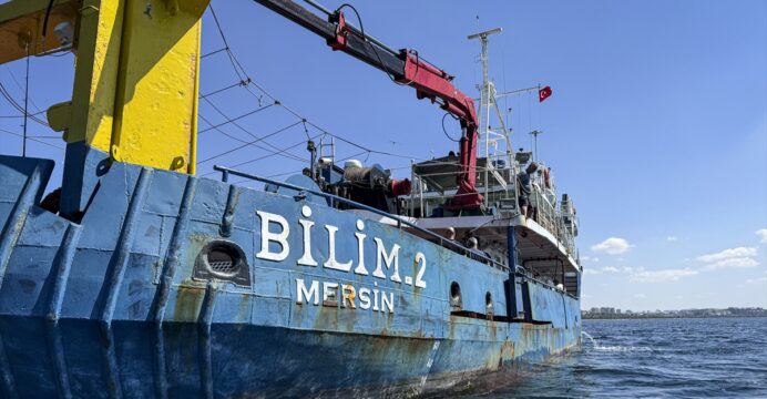 Akdeniz suyu Marmara'nın yüzeyini temizledi
