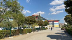 AKSARAY (AA) – Aksaray'da okul müdürü, okul bahçesine girmeye çalışan