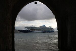 ANTALYA (AA) – Antalya'nın Alanya ilçesini, Bahamalar bayraklı kruvaziyer "Marella