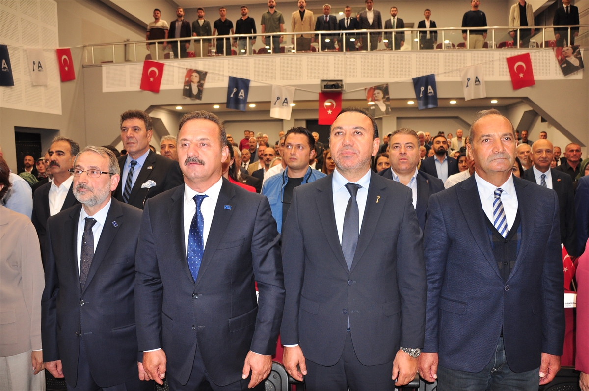 Anahtar Parti Genel Başkanı Ağıralioğlu, Kars'ta “Halk Buluşması” programına katıldı