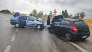 ANKARA (AA) – Ankara'nın Çubuk ilçesinde, iki otomobilin çarpışması sonucu
