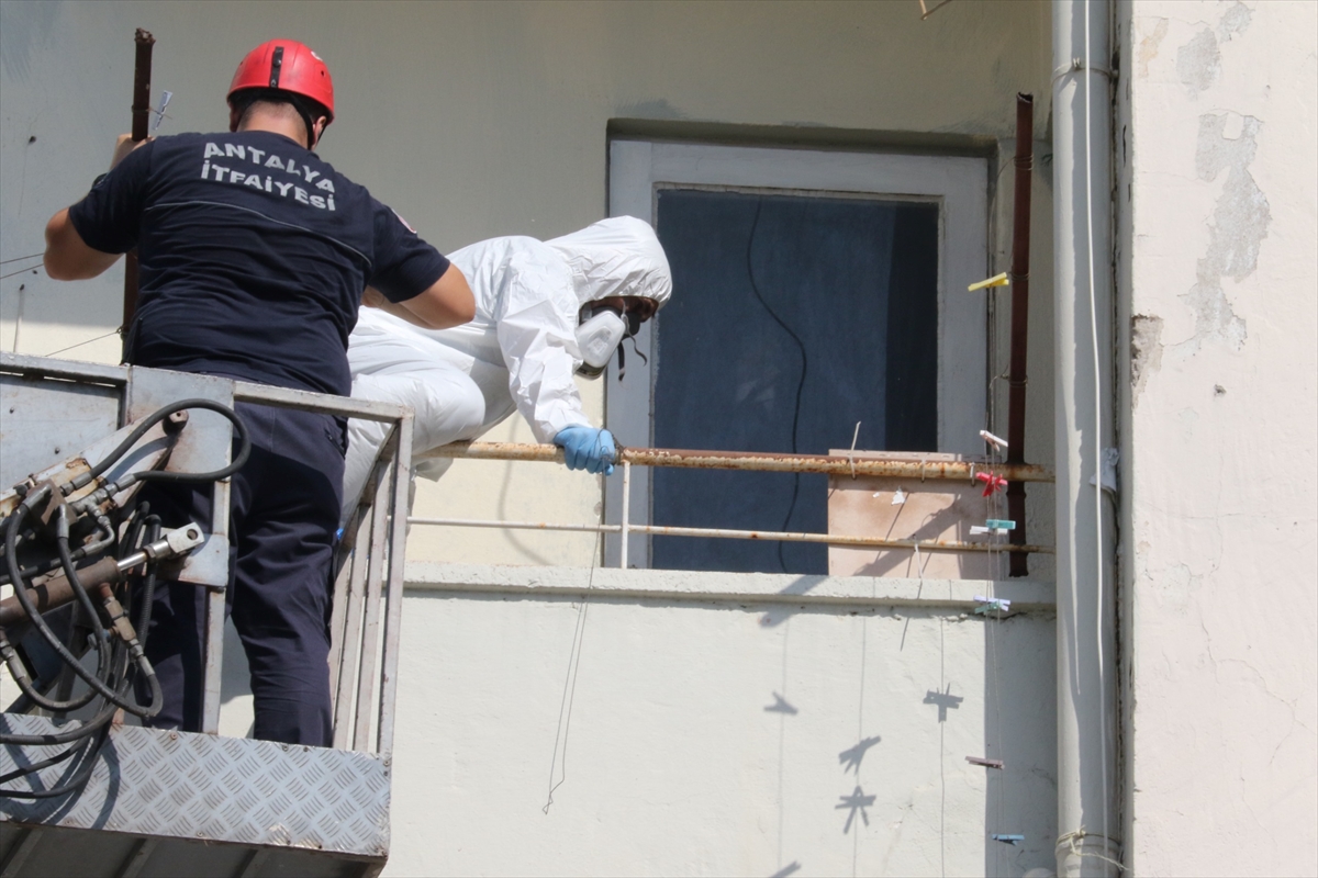 Antalya'da bir kişi yalnız yaşadığı evinde ölü bulundu