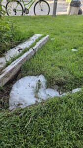 ANTALYA (AA) – Antalya'nın Kepez ilçesindeki bir parka buz kütlesinin