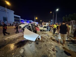 ANTALYA (AA) – Antalya'da iki otomobilin çarpıştığı kazada 4 kişi