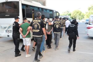 ANTALYA (AA) – Antalya merkezli 2 ilde silahlı suç örgütüne