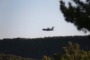 - "Yangınlara 4 uçak, 13 helikopter, yaklaşık 800 personel ve