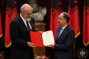 ÜSKÜP (AA) – Arnavutluk Cumhurbaşkanı Bajram Begaj, hükümeti kurma görevini