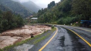 ARTVİN (AA) – Artvin'in Borçka ilçesinde sağanak nedeniyle taşkın ve