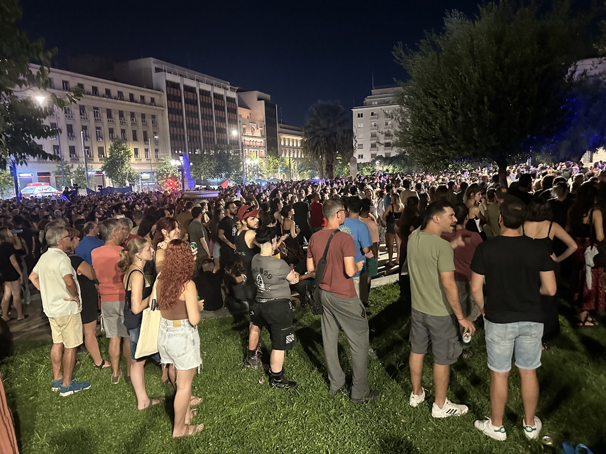 Atina'da, İsrail'in ablukasını kırmak için yola çıkan Küresel Sumud Filosu'na destek konseri