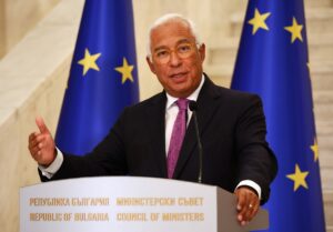 - "AB olarak desteğimiz, Ukrayna'nın üç yılı aşkın bir savaşın