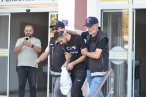 AYDIN (AA) – Aydın'ın Nazilli ilçesinde uyuşturucu satıcılarına yönelik düzenlenen